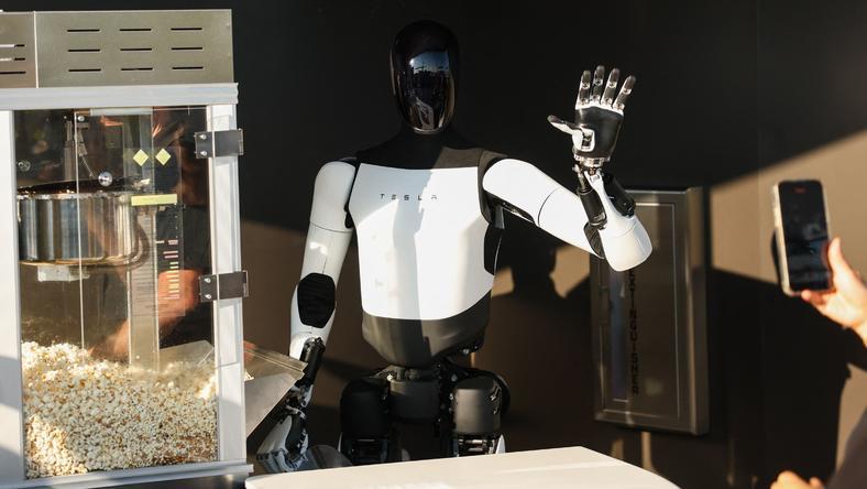 马斯克预言30万亿美元的特斯拉机器人,怎么现在还是“手残”?